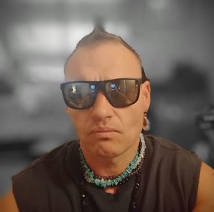 Meet your Posher, Troy